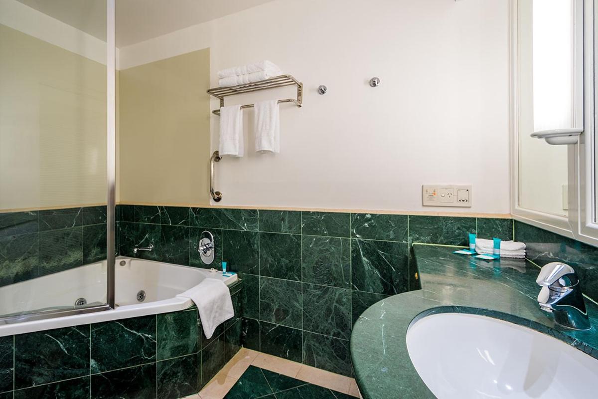 Deluxe Private Apartment And Studio - Ocean Views Gold Coast Luaran gambar