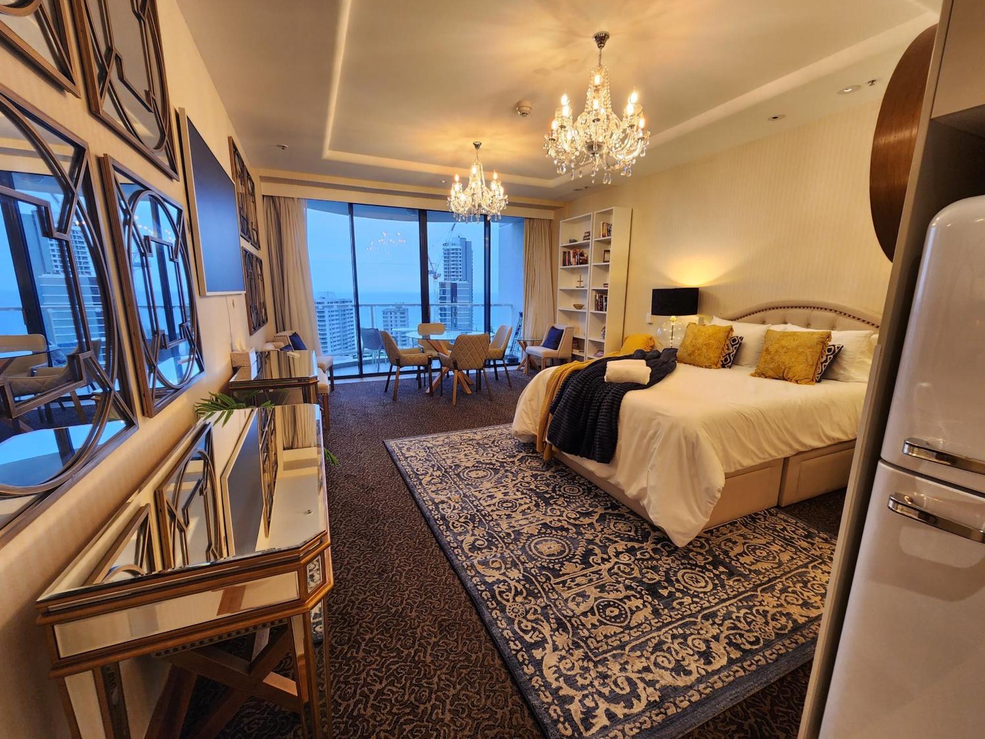 Deluxe Private Apartment And Studio - Ocean Views Gold Coast Luaran gambar