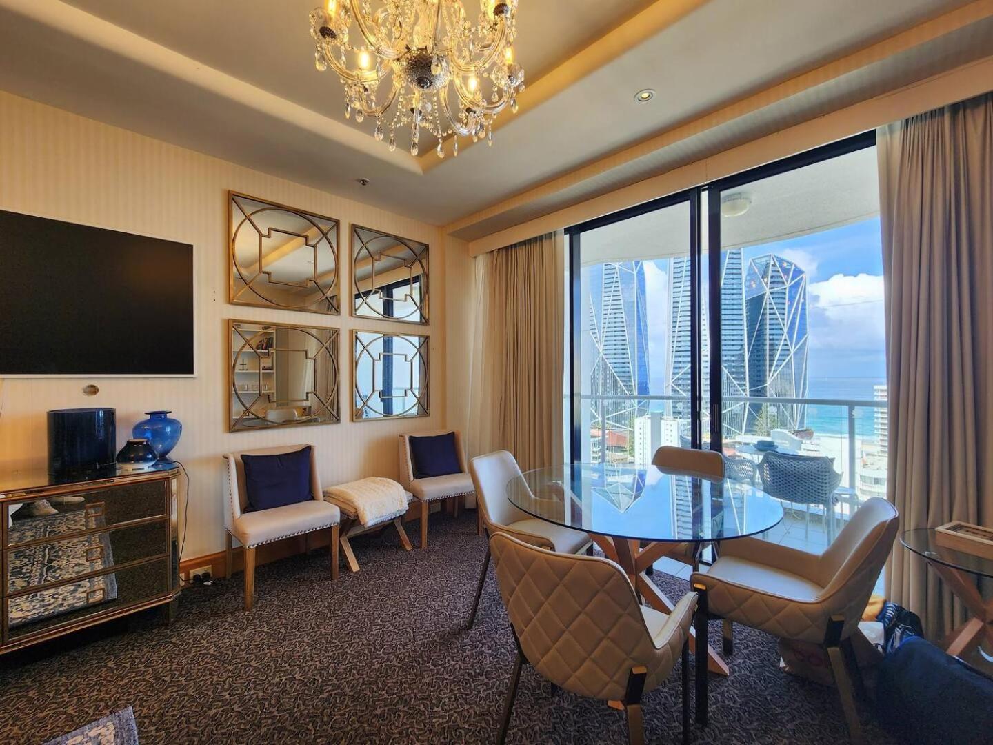 Deluxe Private Apartment And Studio - Ocean Views Gold Coast Luaran gambar